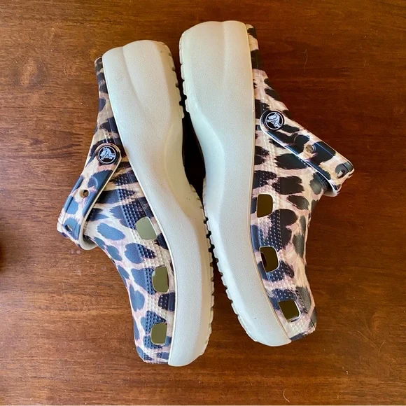 CROCS Leopard Print Classic Animal Remix Platform Clogs - Picture 5 of 7